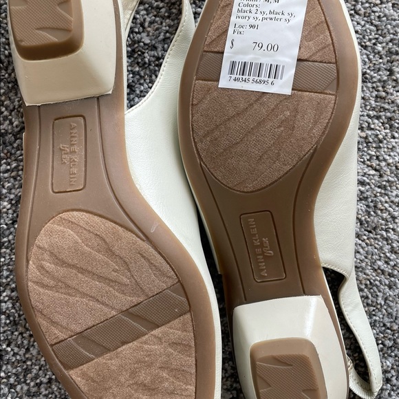 White sandals - Picture 3 of 3